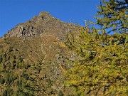 15 Vista sul Pizzo di Giacomo (2184 m)